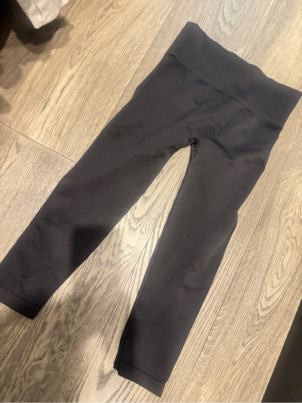 SPANX - Women’s Black Capri Leggings (M)